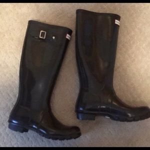 Barely worn dark brown Hunter rain boots